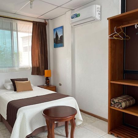 Maytenus Galapagos Puerto Ayora  Ngoại thất bức ảnh