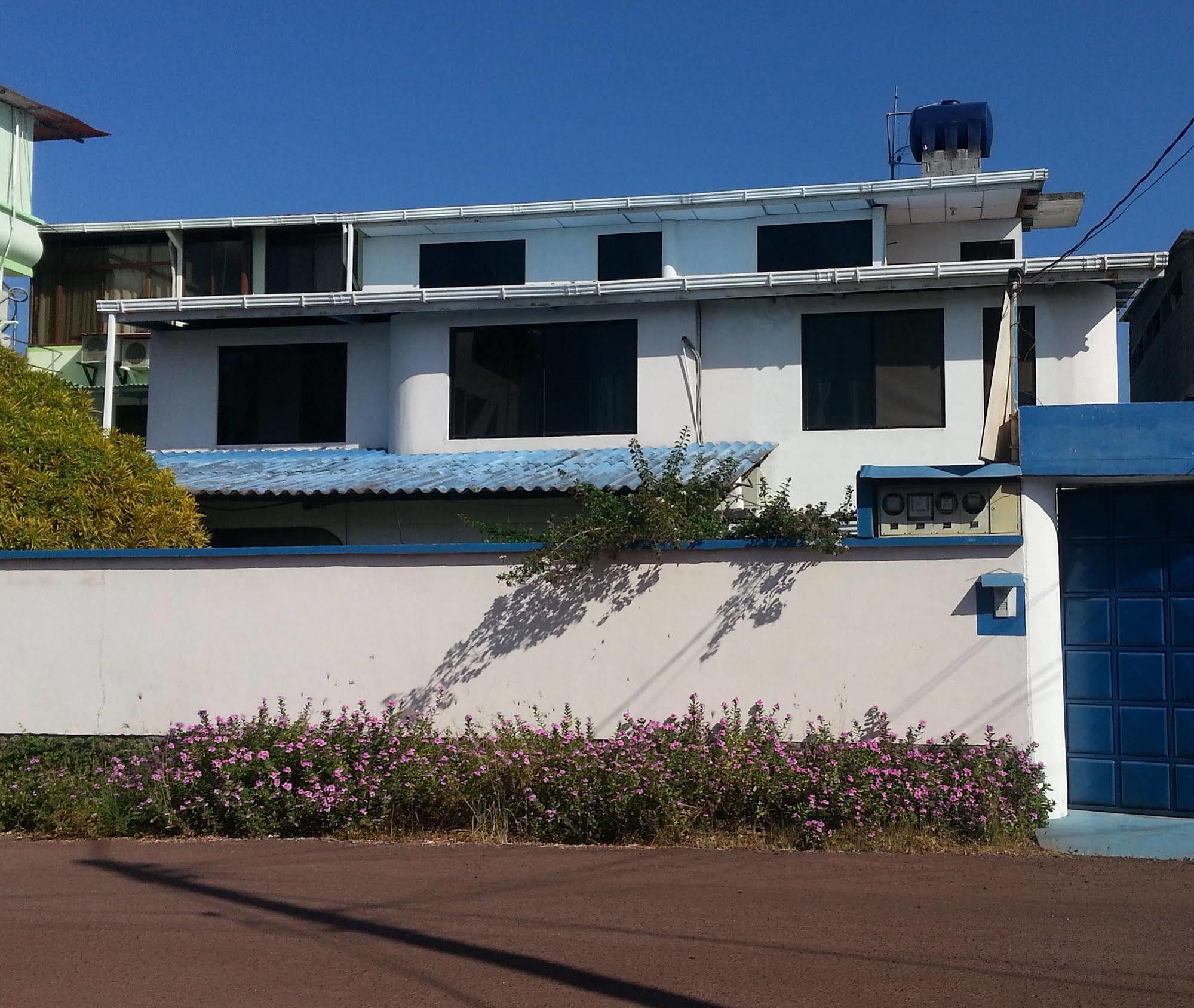 Maytenus Galapagos Puerto Ayora  Ngoại thất bức ảnh